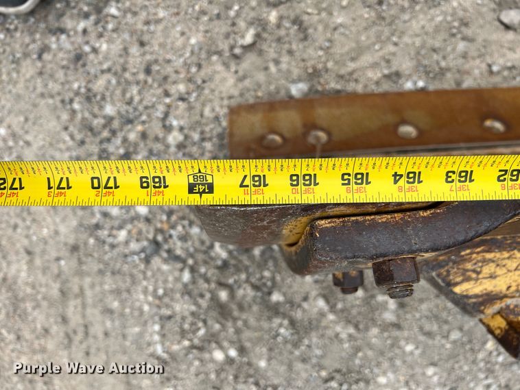 image for item IA9193 2004 Caterpillar 12H  motor grader