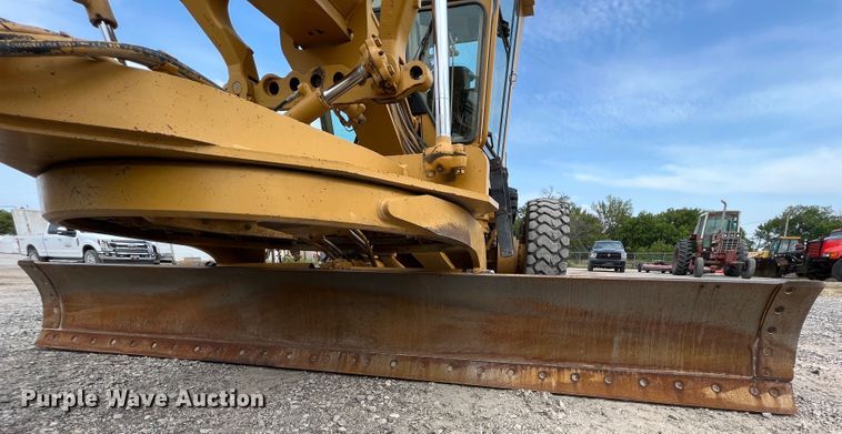 image for item IA9193 2004 Caterpillar 12H  motor grader