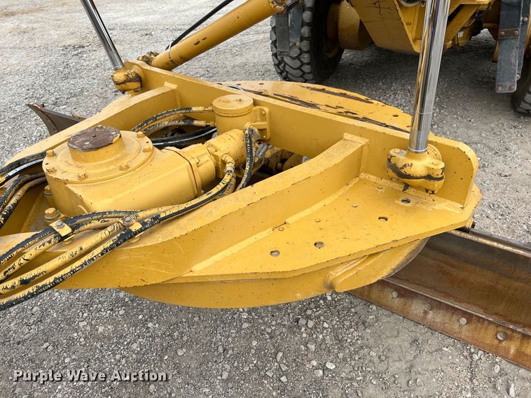 image for item IA9193 2004 Caterpillar 12H  motor grader