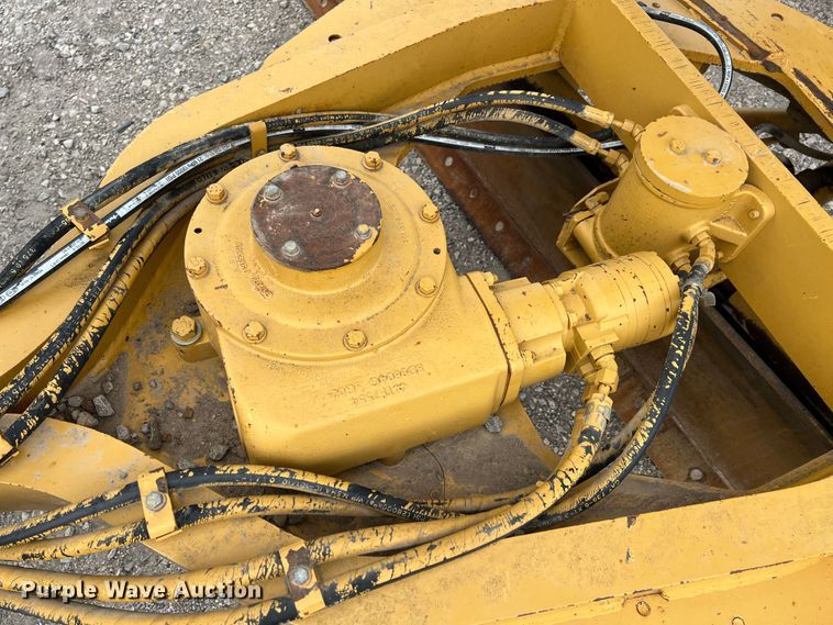 image for item IA9193 2004 Caterpillar 12H  motor grader