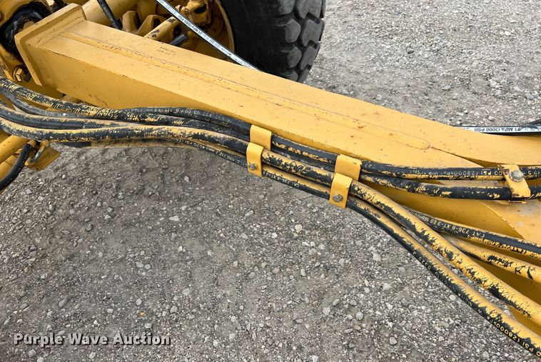 image for item IA9193 2004 Caterpillar 12H  motor grader