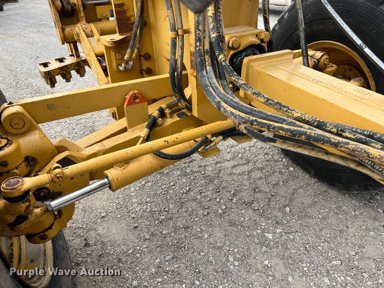 image for item IA9193 2004 Caterpillar 12H  motor grader