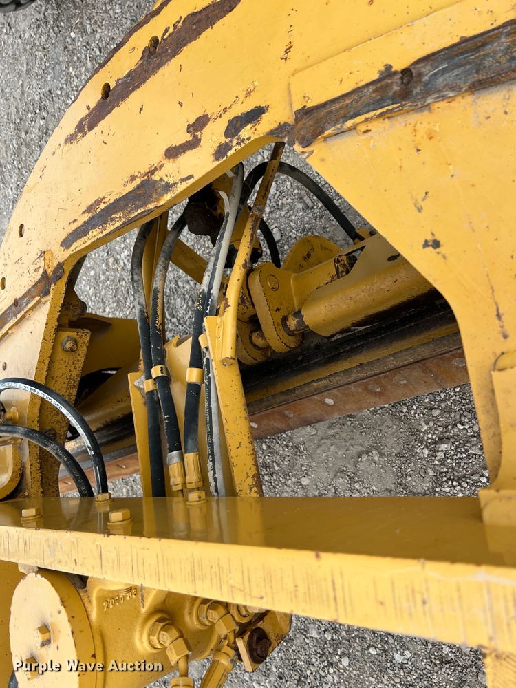 image for item IA9193 2004 Caterpillar 12H  motor grader