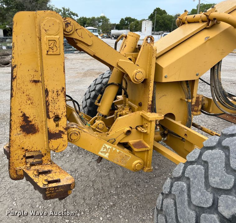 image for item IA9193 2004 Caterpillar 12H  motor grader