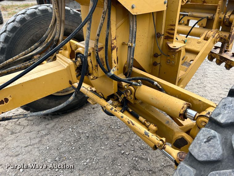 image for item IA9193 2004 Caterpillar 12H  motor grader