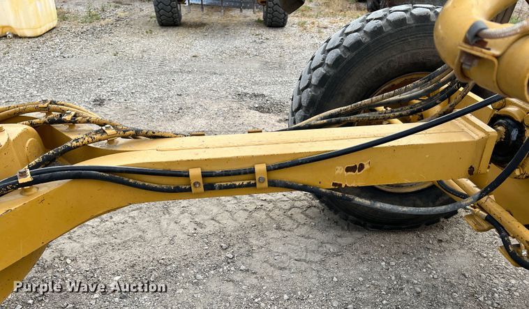 image for item IA9193 2004 Caterpillar 12H  motor grader