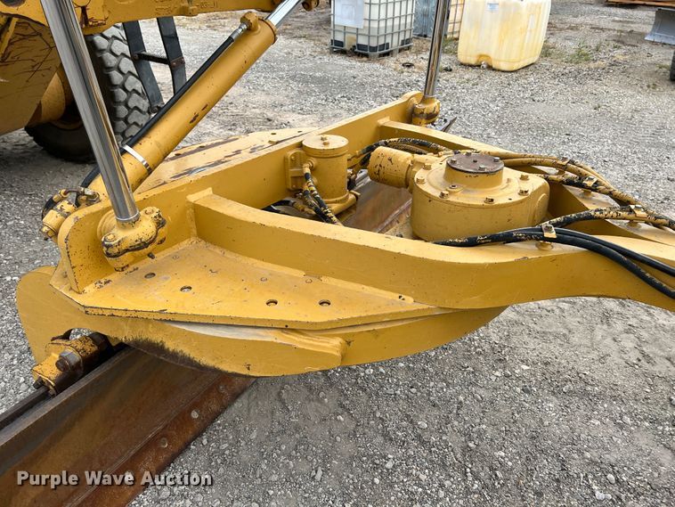 image for item IA9193 2004 Caterpillar 12H  motor grader