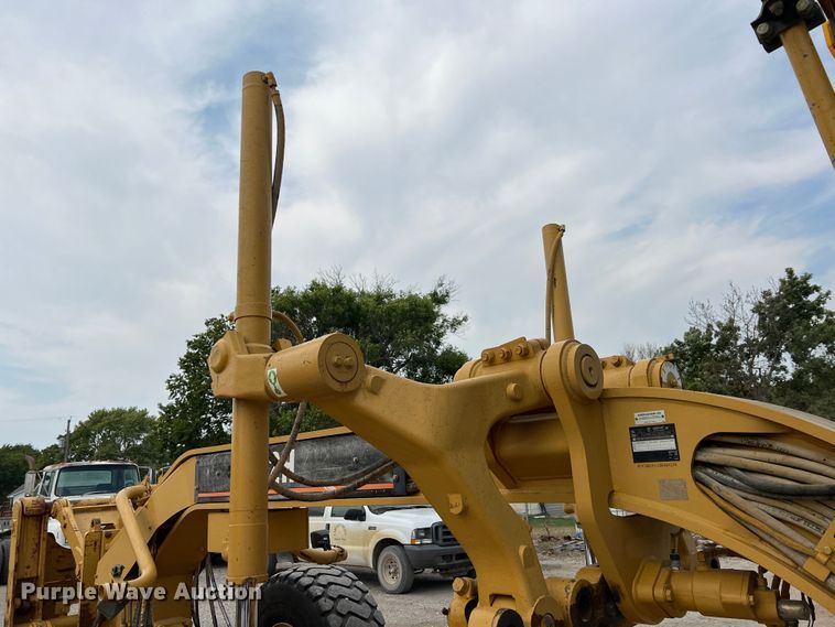 image for item IA9193 2004 Caterpillar 12H  motor grader