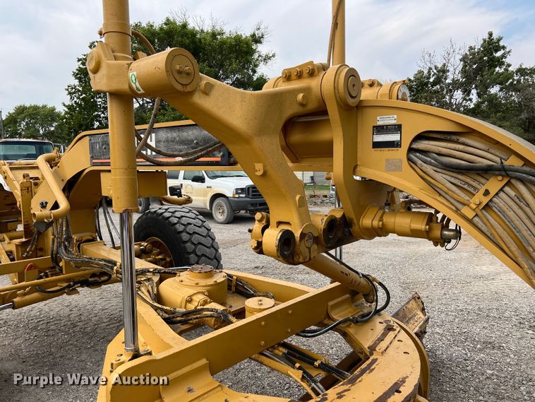 image for item IA9193 2004 Caterpillar 12H  motor grader