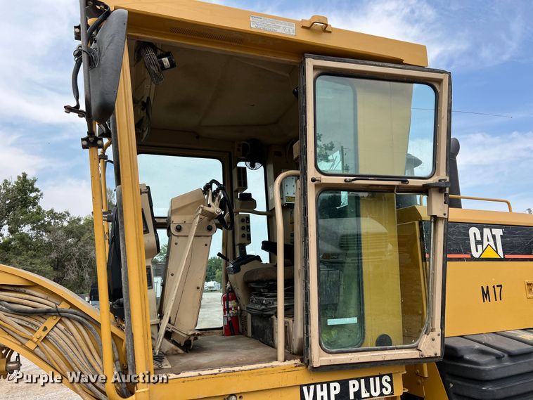 image for item IA9193 2004 Caterpillar 12H  motor grader