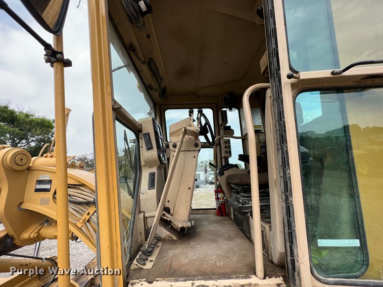 image for item IA9193 2004 Caterpillar 12H  motor grader