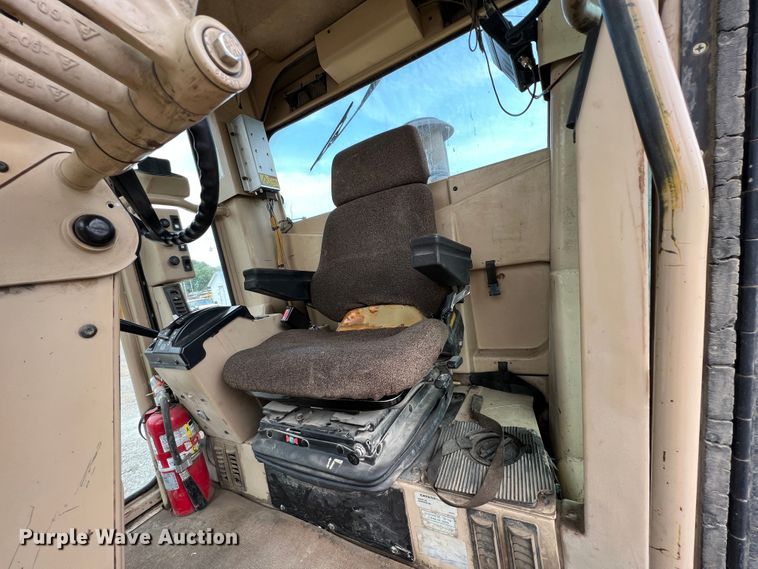 image for item IA9193 2004 Caterpillar 12H  motor grader