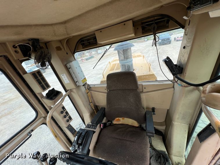 image for item IA9193 2004 Caterpillar 12H  motor grader