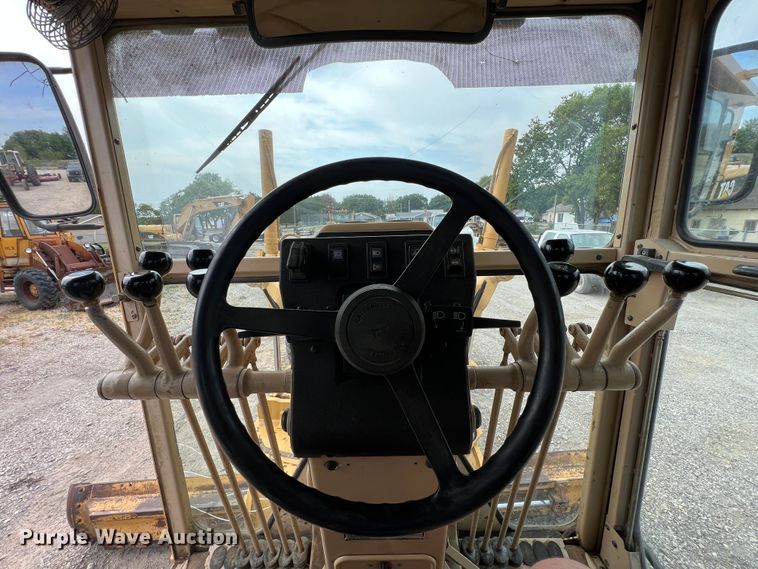 image for item IA9193 2004 Caterpillar 12H  motor grader