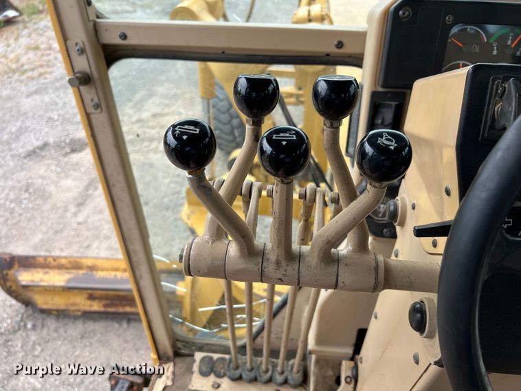 image for item IA9193 2004 Caterpillar 12H  motor grader