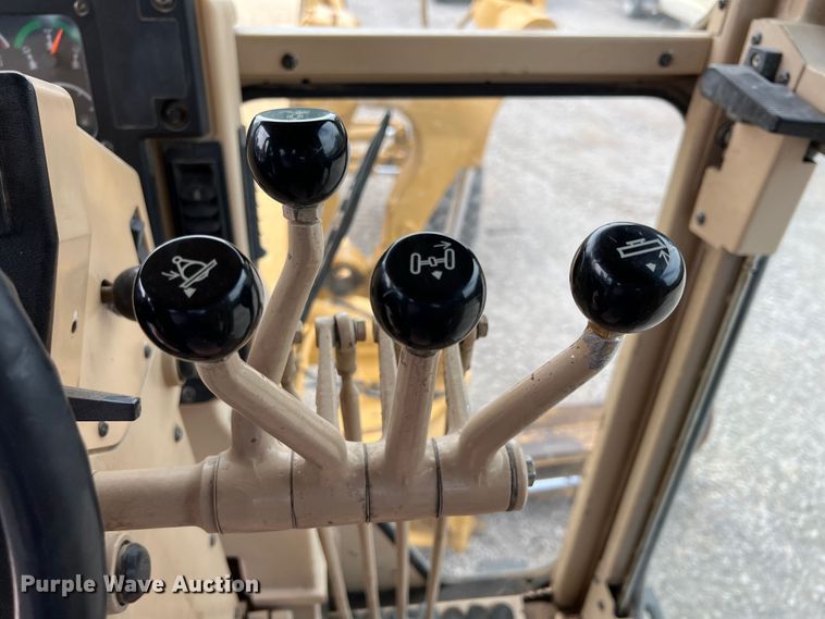 image for item IA9193 2004 Caterpillar 12H  motor grader