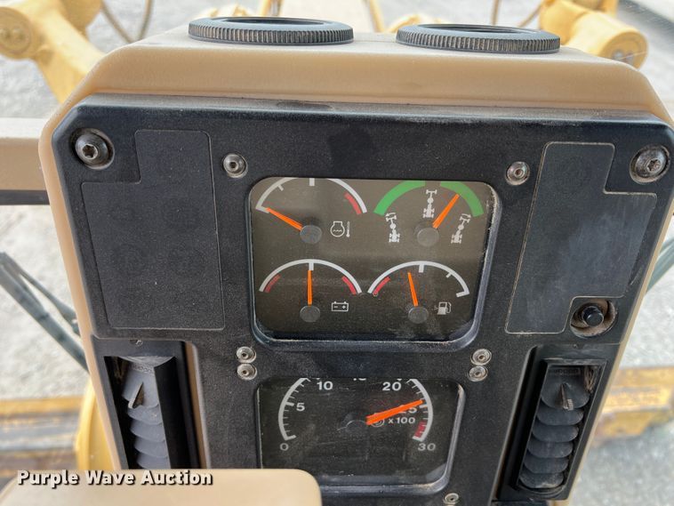 image for item IA9193 2004 Caterpillar 12H  motor grader