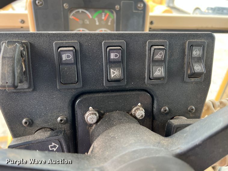 image for item IA9193 2004 Caterpillar 12H  motor grader