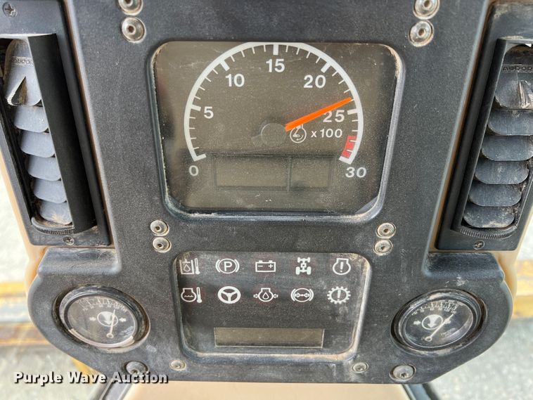 image for item IA9193 2004 Caterpillar 12H  motor grader