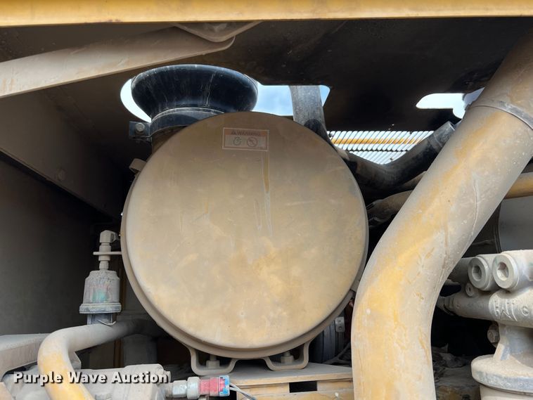 image for item IA9193 2004 Caterpillar 12H  motor grader