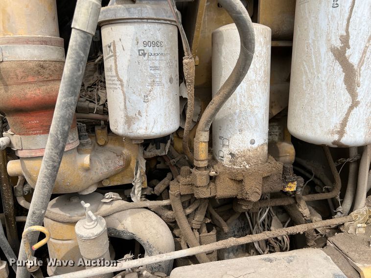 image for item IA9193 2004 Caterpillar 12H  motor grader