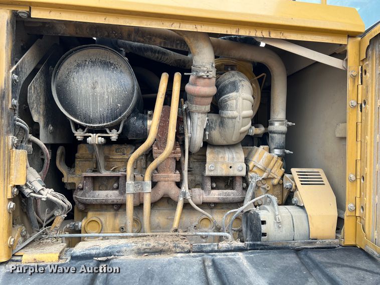 image for item IA9193 2004 Caterpillar 12H  motor grader