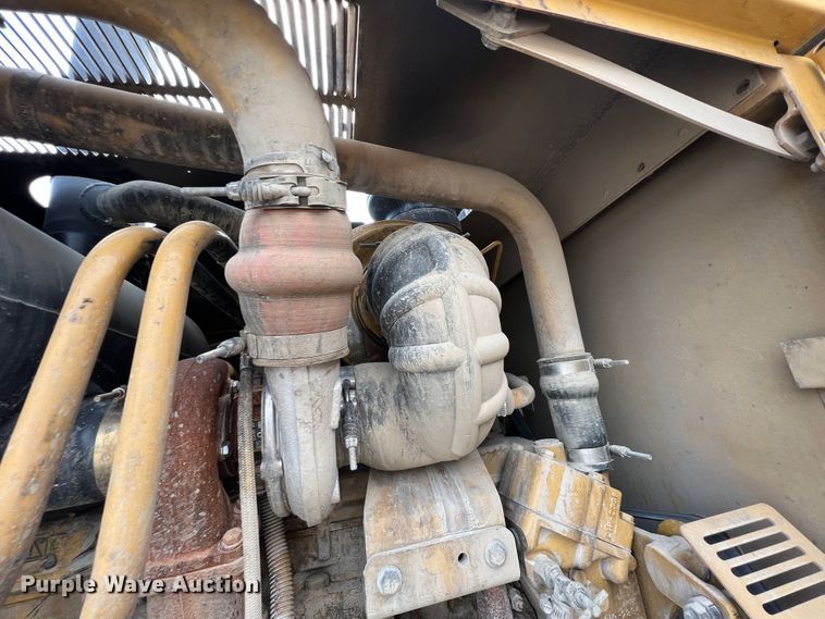 image for item IA9193 2004 Caterpillar 12H  motor grader