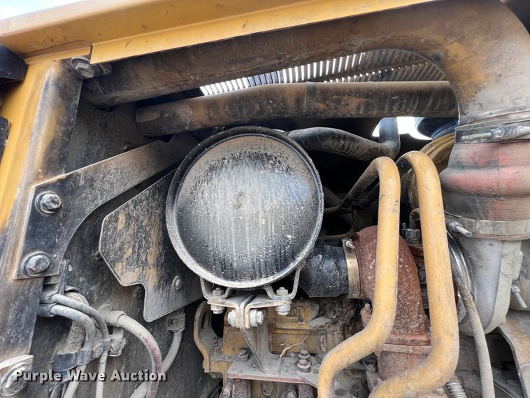 image for item IA9193 2004 Caterpillar 12H  motor grader