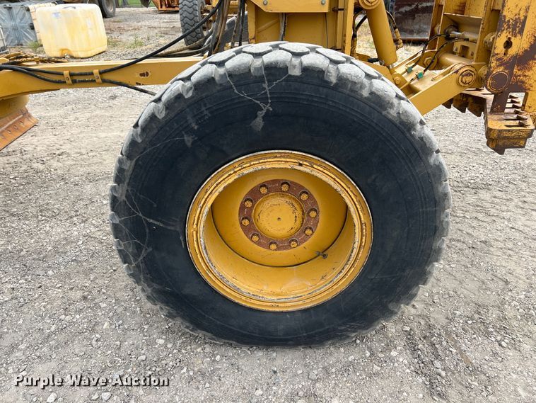 image for item IA9193 2004 Caterpillar 12H  motor grader