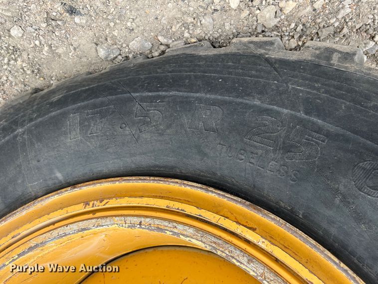 image for item IA9193 2004 Caterpillar 12H  motor grader