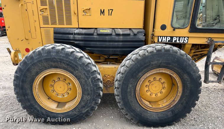 image for item IA9193 2004 Caterpillar 12H  motor grader