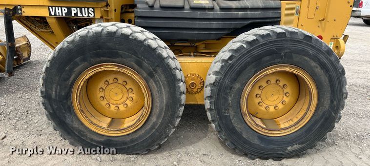 image for item IA9193 2004 Caterpillar 12H  motor grader