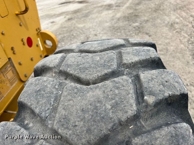 image for item IA9193 2004 Caterpillar 12H  motor grader