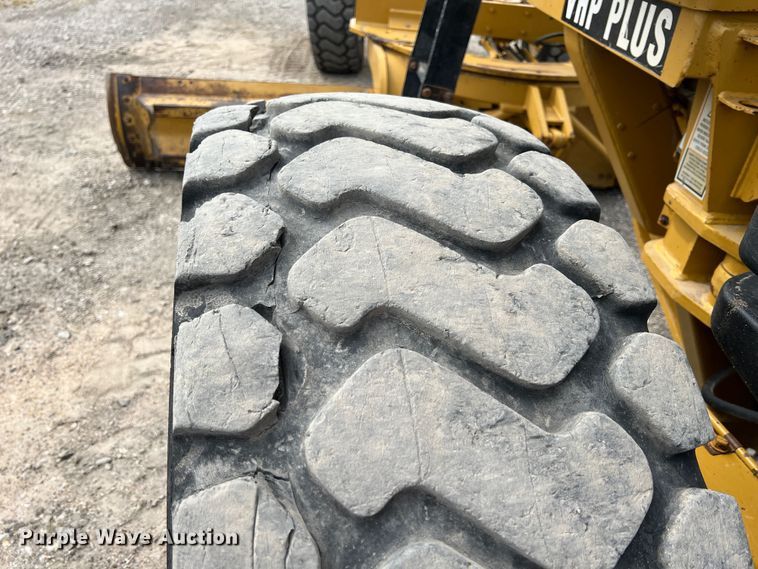 image for item IA9193 2004 Caterpillar 12H  motor grader