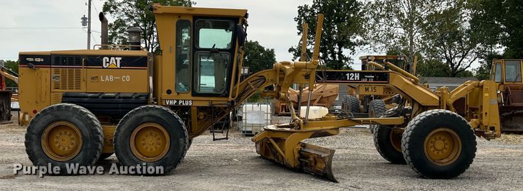 image for item IA9194 2004 Caterpillar 12H  motor grader
