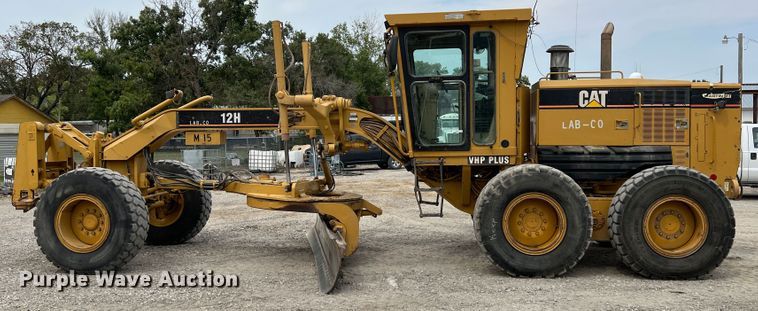 image for item IA9194 2004 Caterpillar 12H  motor grader