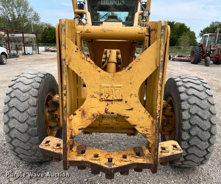 image for item IA9194 2004 Caterpillar 12H  motor grader