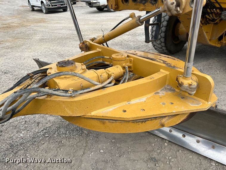 image for item IA9194 2004 Caterpillar 12H  motor grader