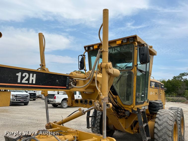 image for item IA9194 2004 Caterpillar 12H  motor grader