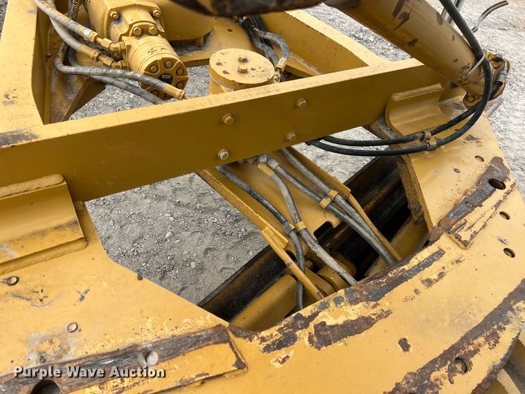 image for item IA9194 2004 Caterpillar 12H  motor grader