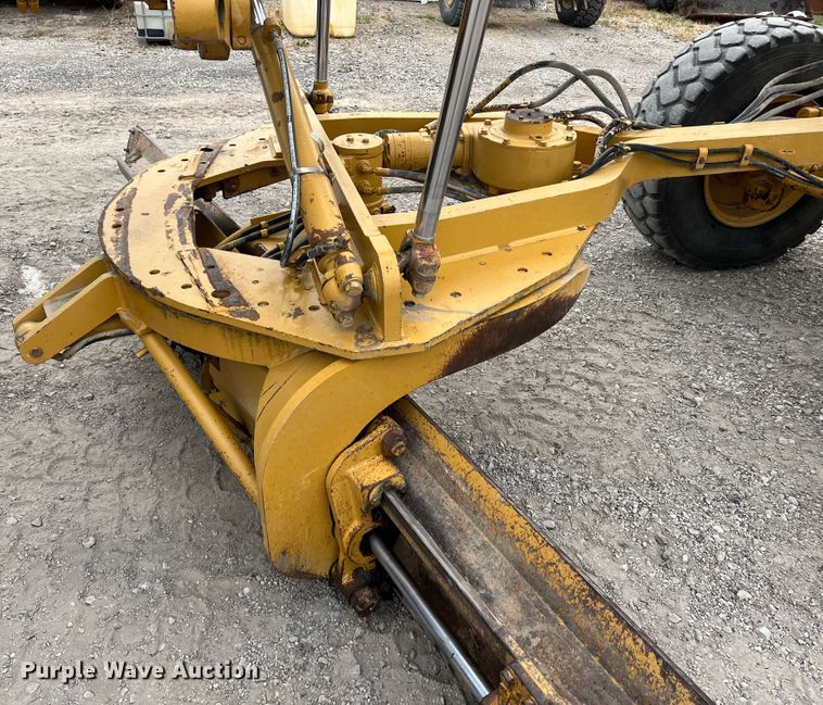 image for item IA9194 2004 Caterpillar 12H  motor grader