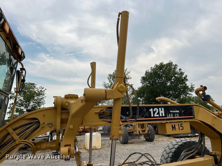 image for item IA9194 2004 Caterpillar 12H  motor grader