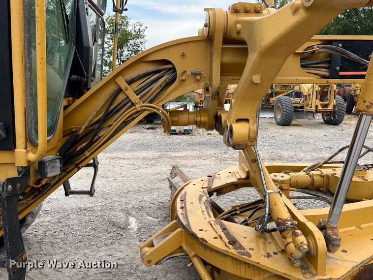 image for item IA9194 2004 Caterpillar 12H  motor grader