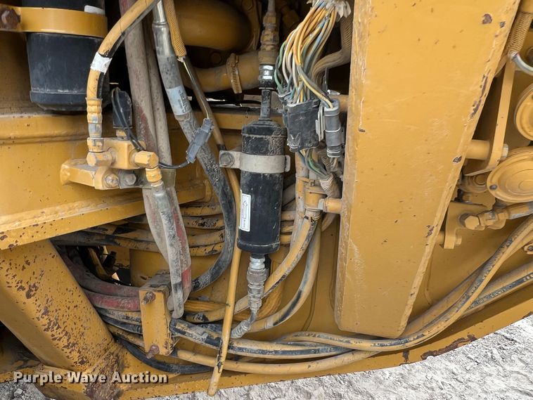 image for item IA9194 2004 Caterpillar 12H  motor grader