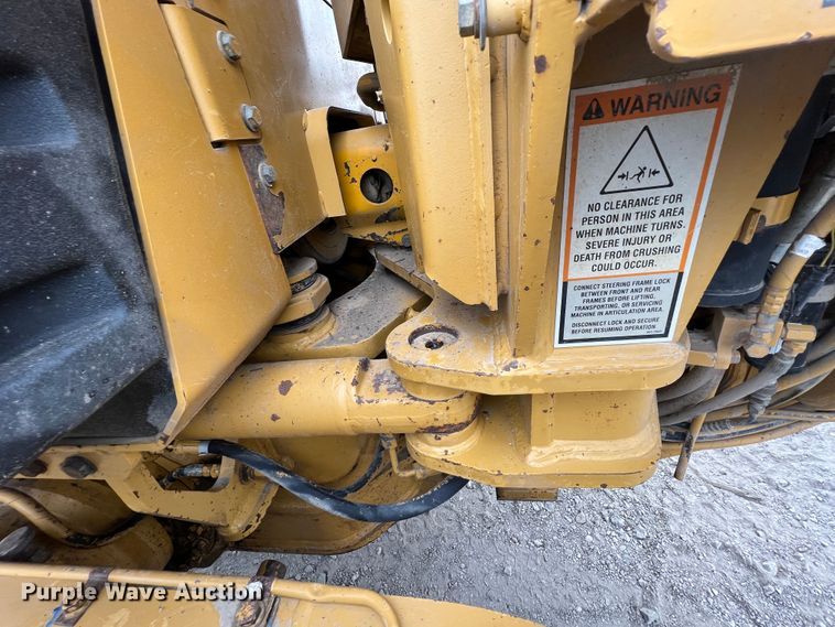 image for item IA9194 2004 Caterpillar 12H  motor grader