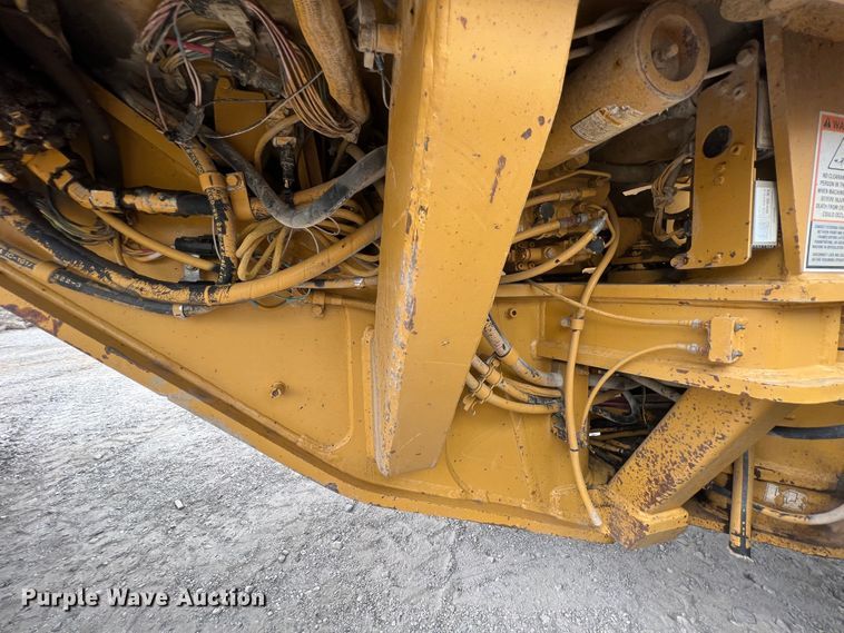 image for item IA9194 2004 Caterpillar 12H  motor grader