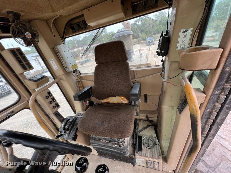 image for item IA9194 2004 Caterpillar 12H  motor grader