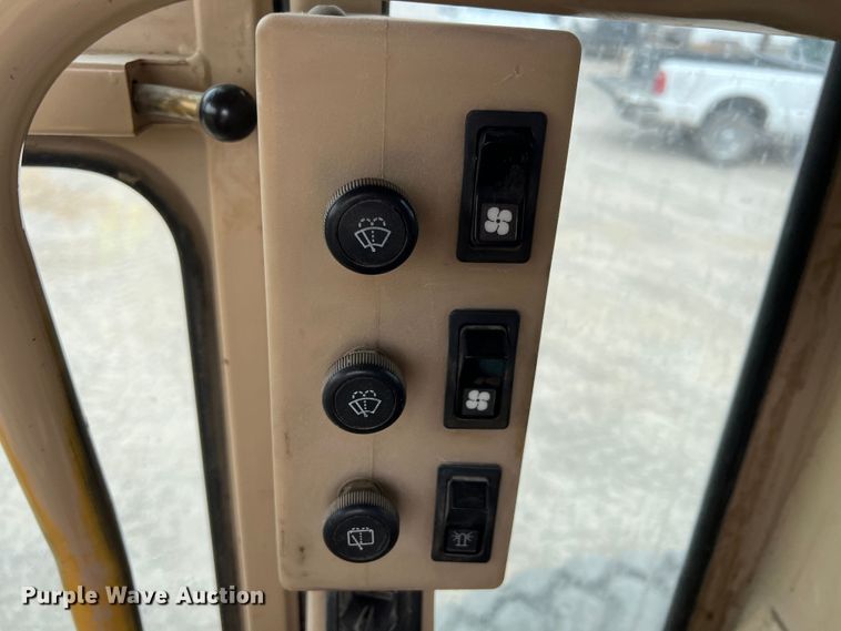 image for item IA9194 2004 Caterpillar 12H  motor grader