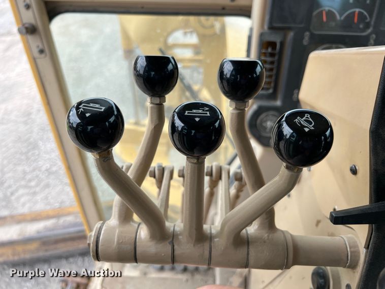 image for item IA9194 2004 Caterpillar 12H  motor grader