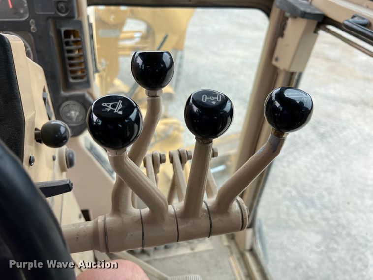 image for item IA9194 2004 Caterpillar 12H  motor grader